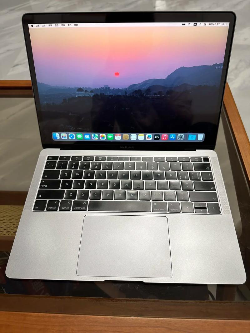 1819macbookpro18 款苹果笔记本电脑，时尚轻薄本，强劲性能，让你的工作更高效